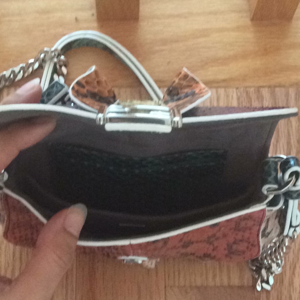 🥳🎉HOST PICK‼️🥂🎊 LTD Fendi🐍Baguette MicroWave Crossbody Bag! - Picture 8 of 15